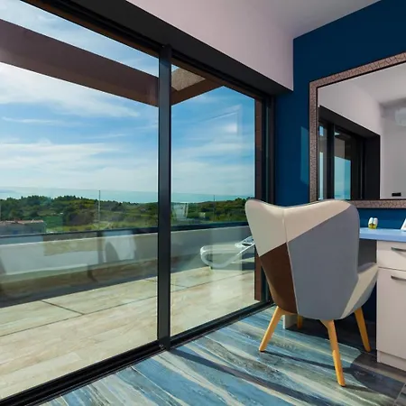 Luxury Remi Near Medulin With Wellness And Sea View Premantura