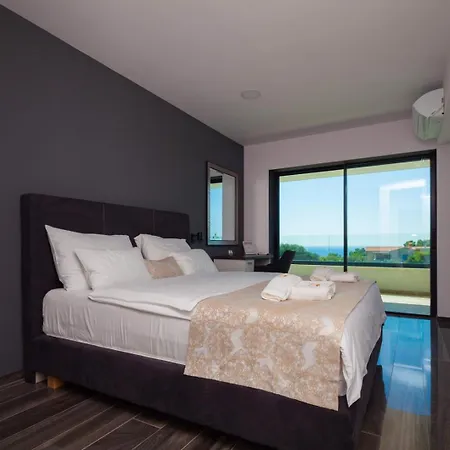 Luxury Remi Near Medulin With Wellness And Sea View Villa Premantura