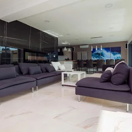 Luxury Remi Near Medulin With Wellness And Sea View Villa *