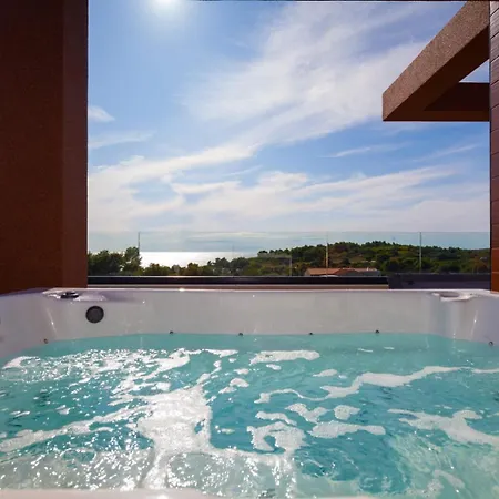Luxury Remi Near Medulin With Wellness And Sea View Premantura