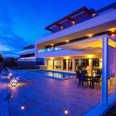 Luxury Remi Near Medulin With Wellness And Sea View