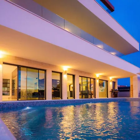Luxury Remi Near Medulin With Wellness And Sea View Villa